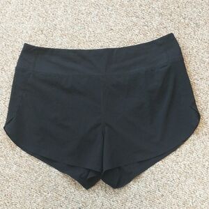 Athleta Run With It 3.5 Inch Short Size Large